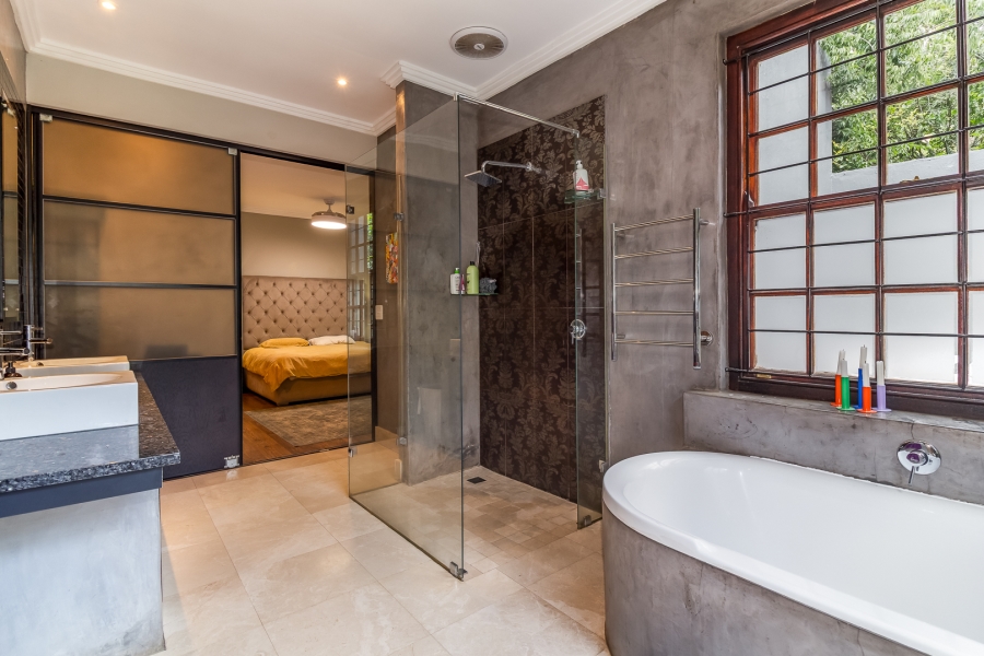 5 Bedroom Property for Sale in Hoog En Droog Western Cape